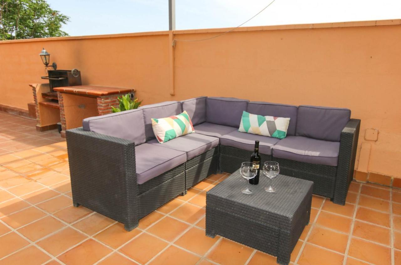 Tess Gorilla Villa Torremolinos