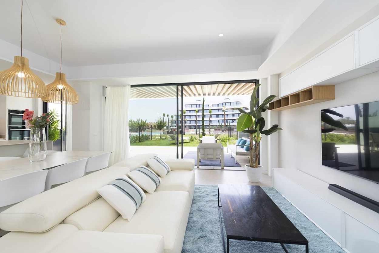 Espectacular Bajo Con Jardin En 1ª Linea De Playa * Torremolinos