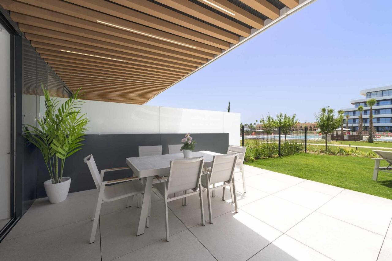 Espectacular Bajo Con Jardin En 1ª Linea De Playa