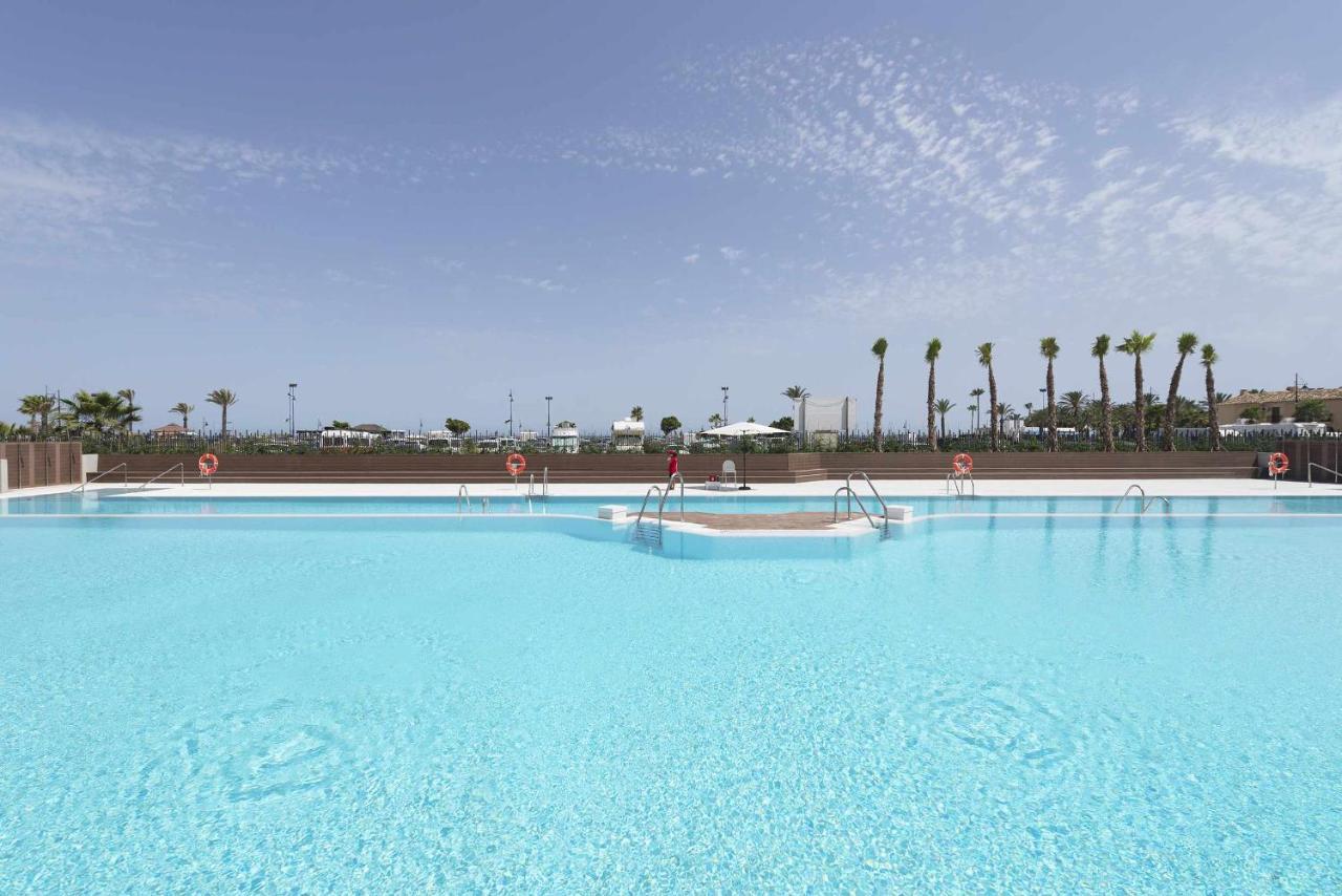 Espectacular Bajo Con Jardin En 1ª Linea De Playa *