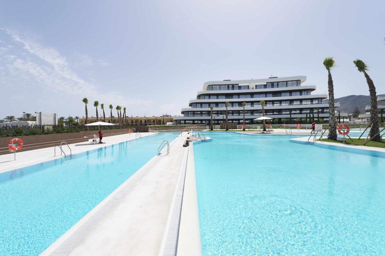 Espectacular Bajo Con Jardin En 1ª Linea De Playa