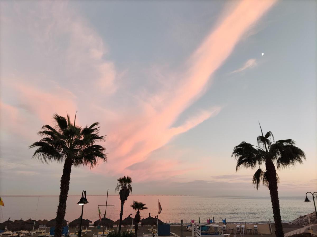 Nuevo Roca Chica, Primera Linea Playa,torremolinos Appartement