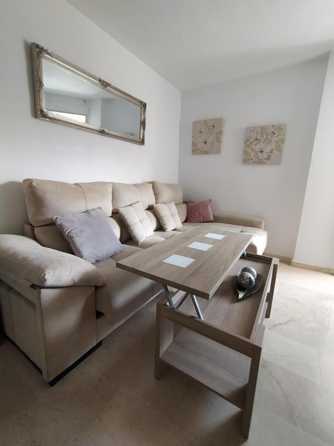 Apartment Seaside Serenity: With Pool And Views Torremolinos