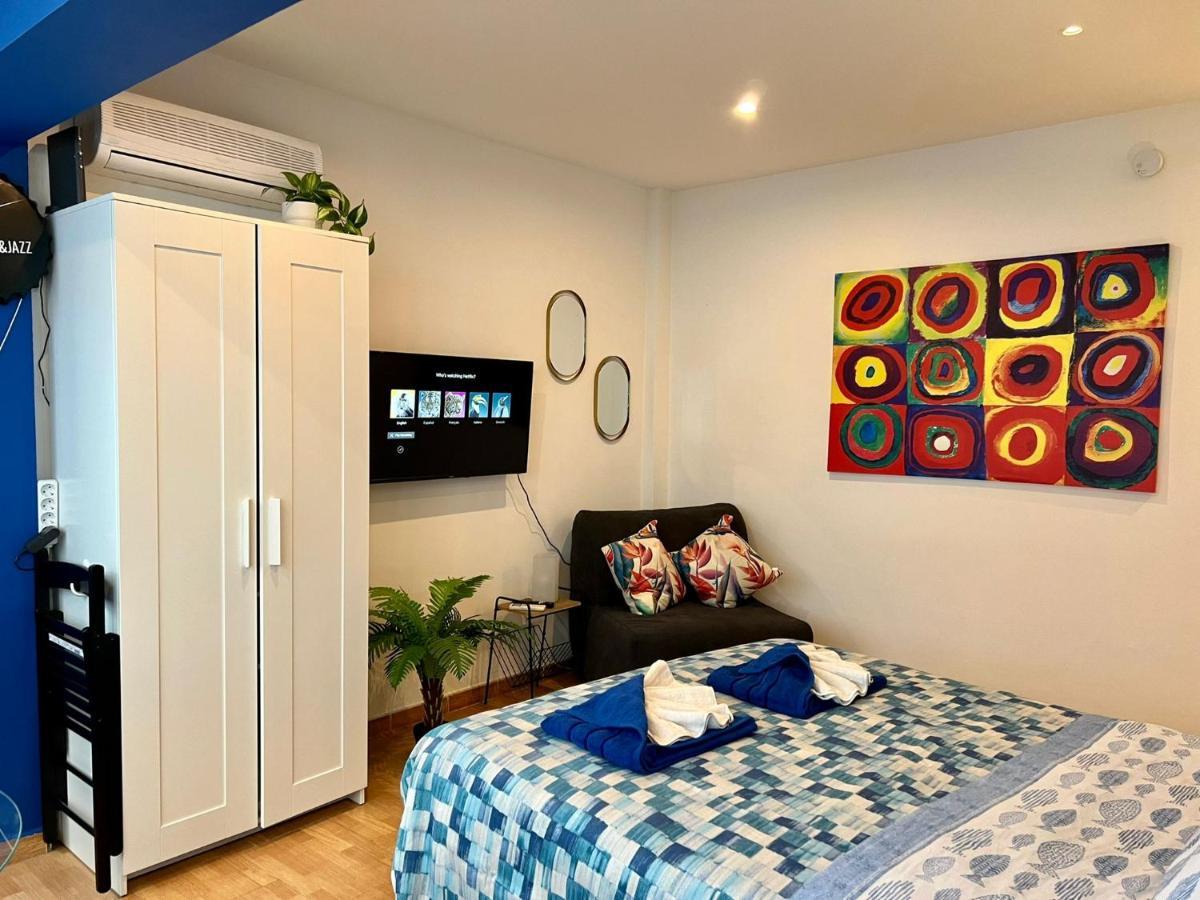 Begona Studio 221 *