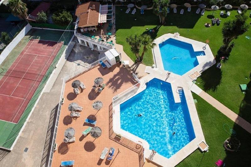 With Pool And Internet Fiber