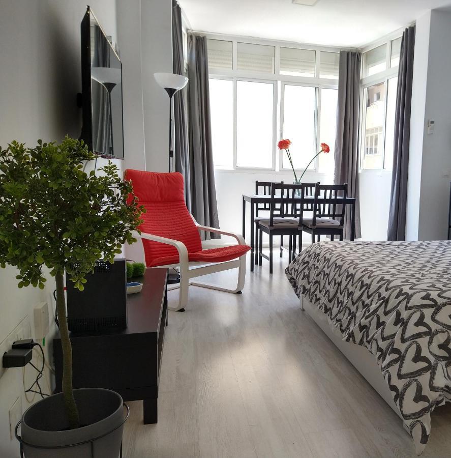 Amplio Estudio,vista Mar Y Montana, A Pasos Del Centro Torremolinos