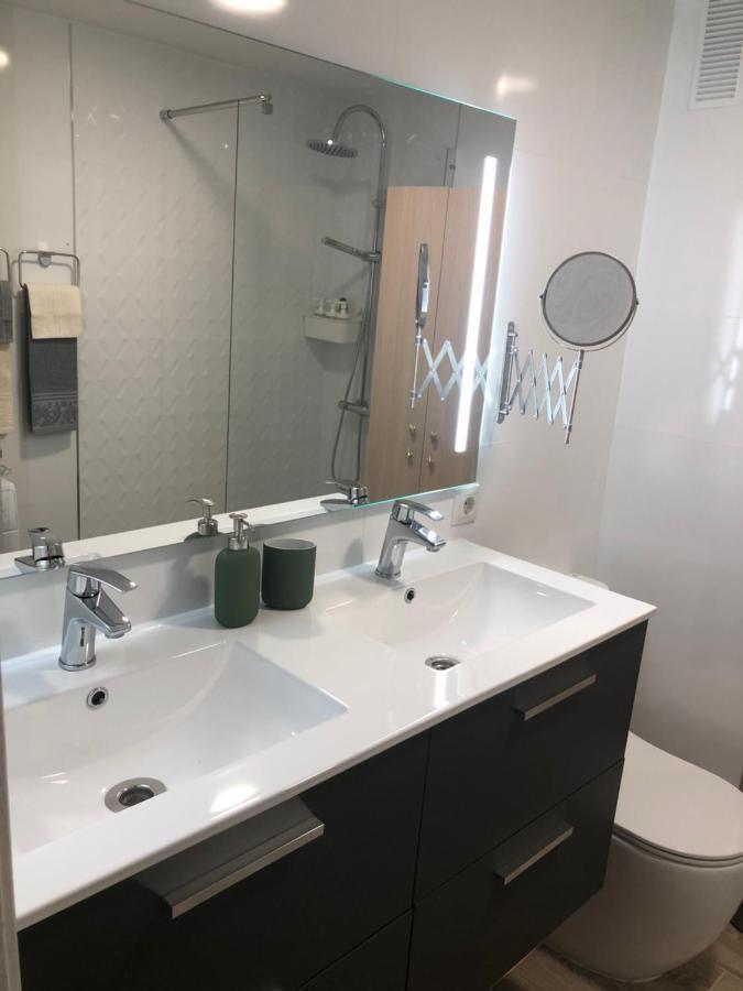Totalmente Reformado Con Piscina Y Jardines Al Lado De La Playa De La Carihuela Torremolinos
