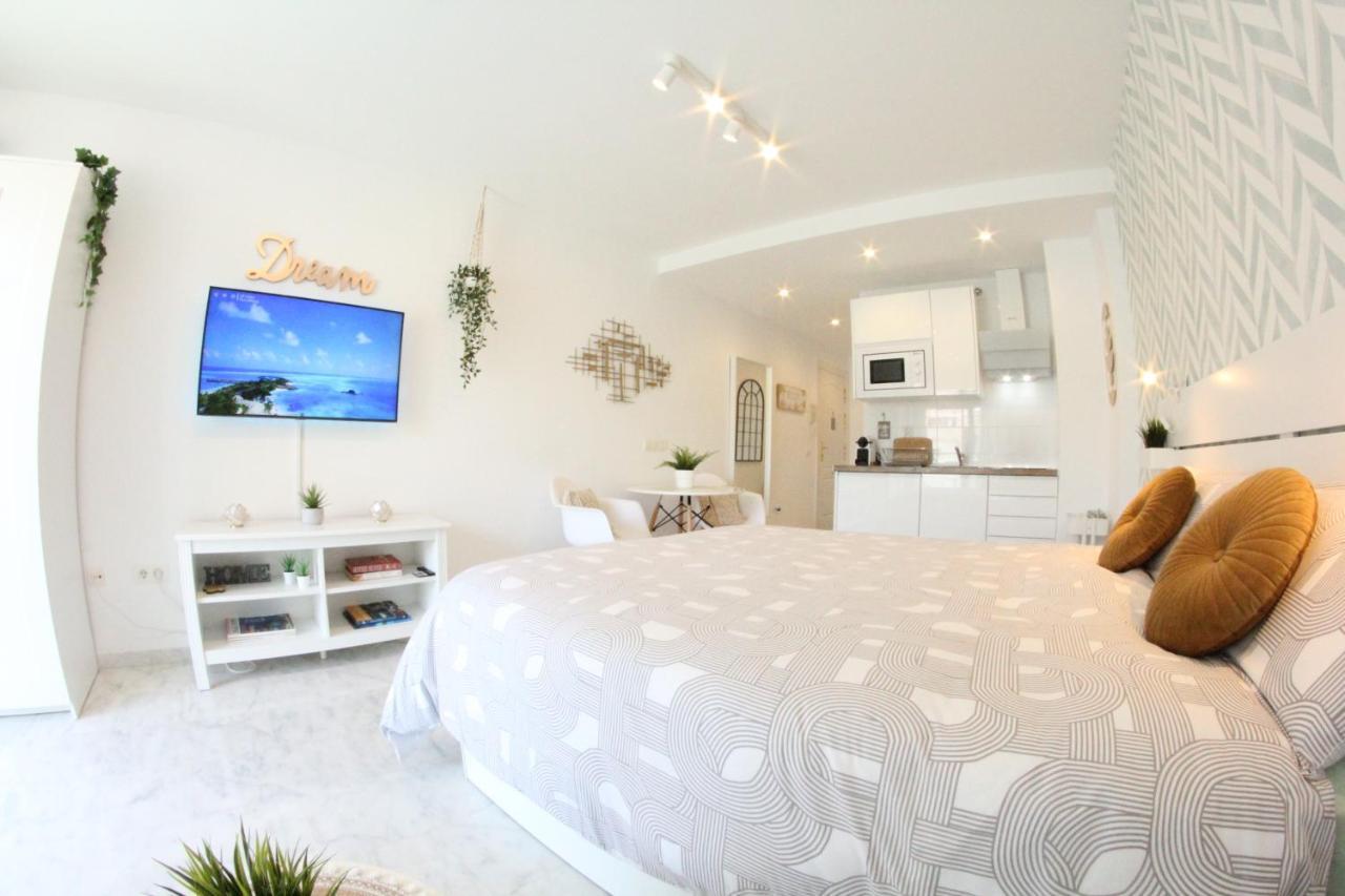 - New Central Studio Plata With Balcony Apartamento