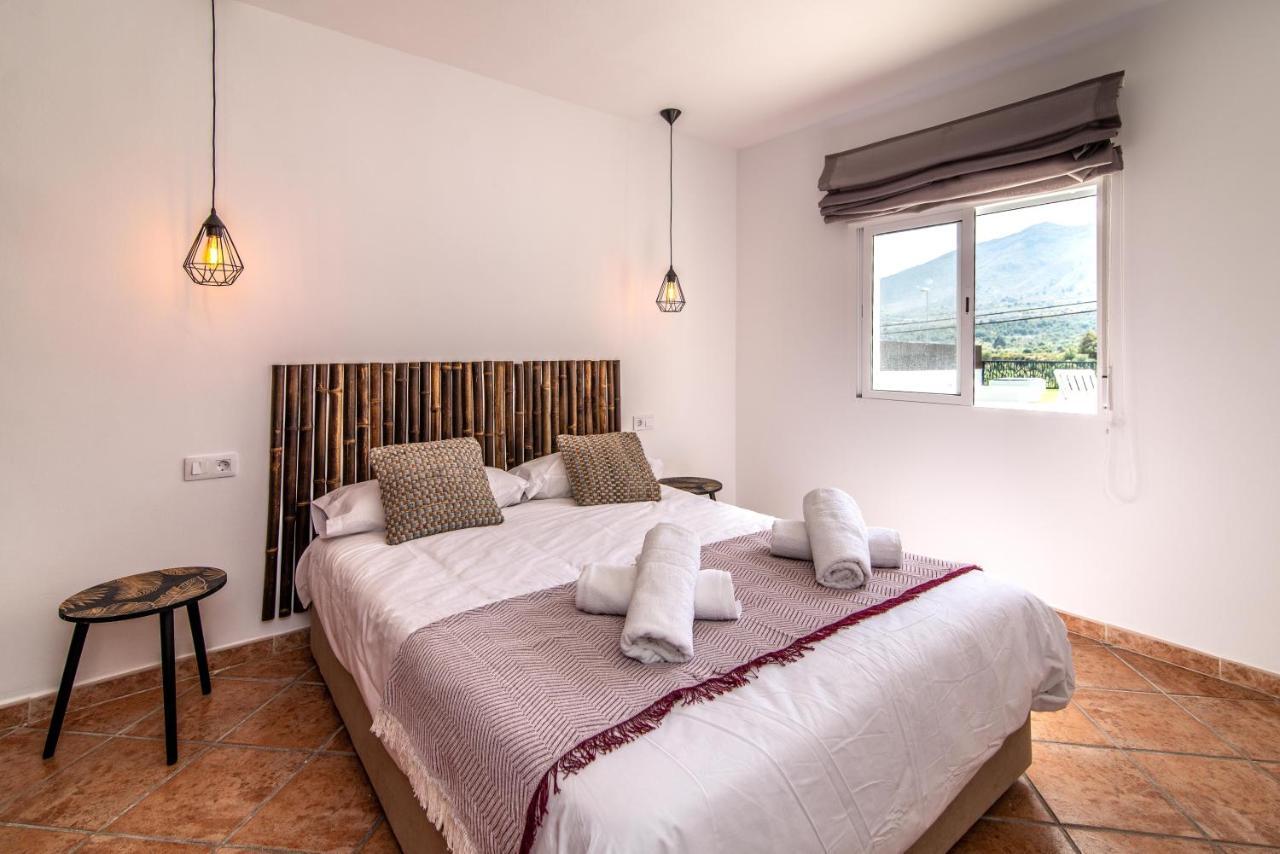 Palm Tree - 5bdr Paradise Pool / Chill Out Beds Villa *