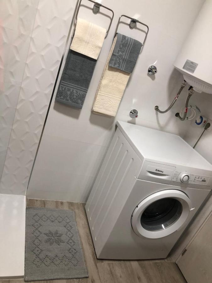 Apartment Totalmente Reformado Con Piscina Y Jardines Al Lado De La Playa De La Carihuela