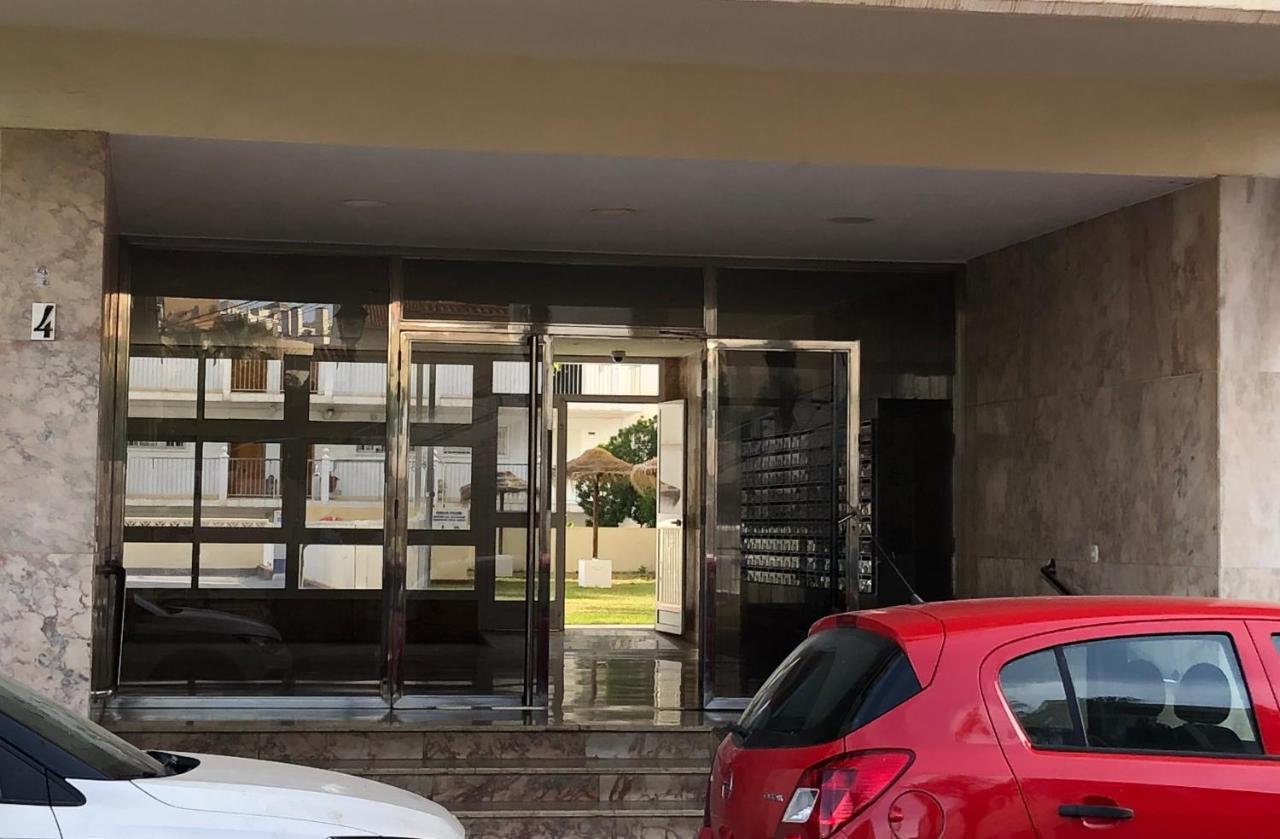 Totalmente Reformado Con Piscina Y Jardines Al Lado De La Playa De La Carihuela