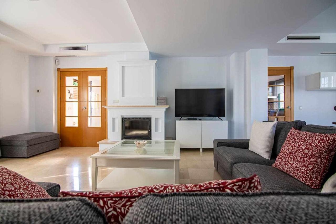 Modern With Parking And Private Pool Villa