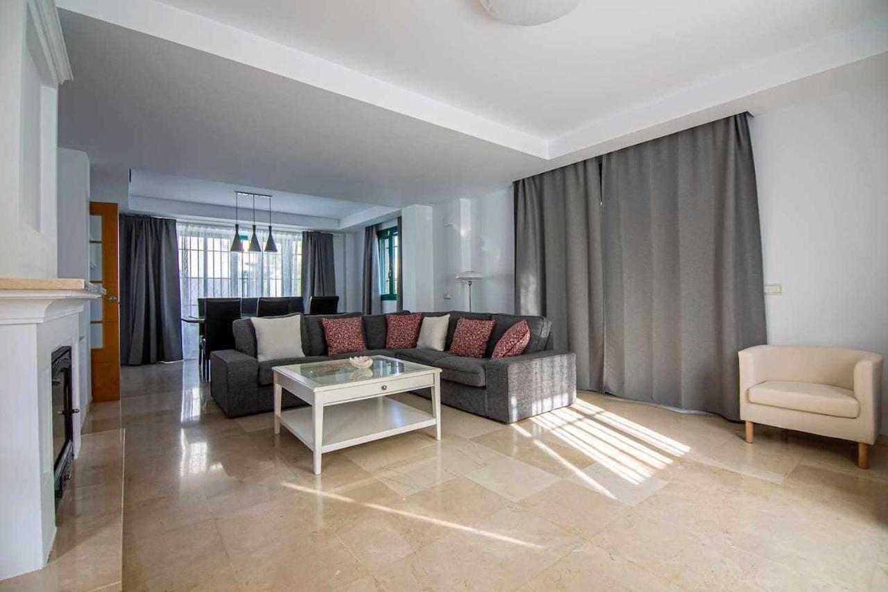 Modern With Parking And Private Pool *