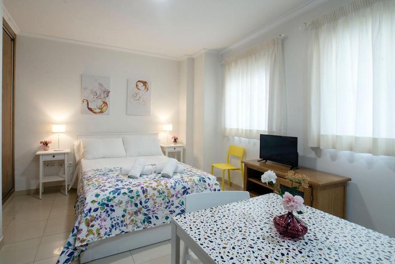 Holidays2torremolinos Bajondillo Super High Speed Wifi & 50m Beach (adults Only) *