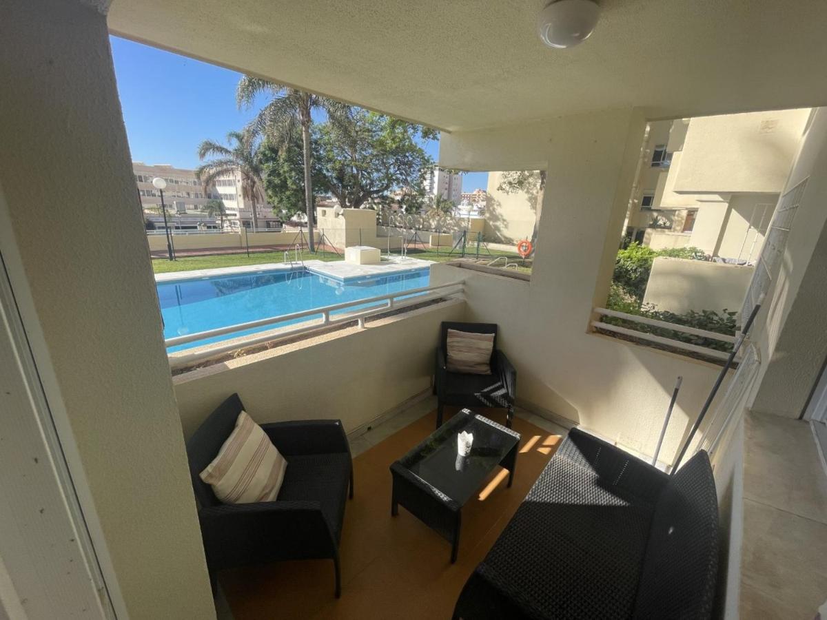 Apartamento En La Carihuela Con Piscina Y Parking, Al Lado De La Playa Apartment Torremolinos