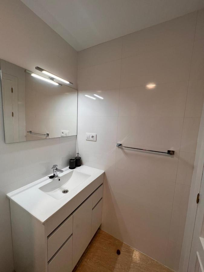 Centro - Beautiful , Newly Renovated 2 Bedroom Apartamento Torremolinos