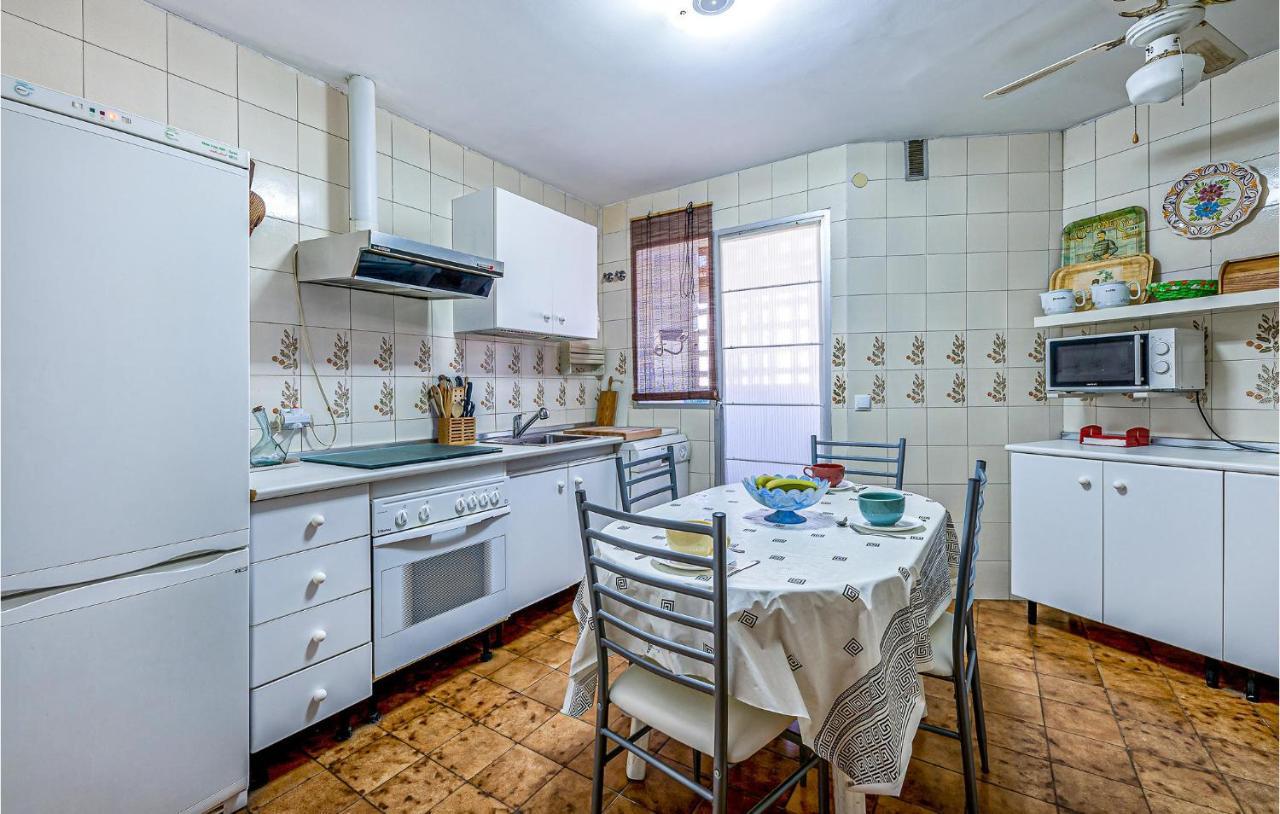 4 Bedroom In Apartment *