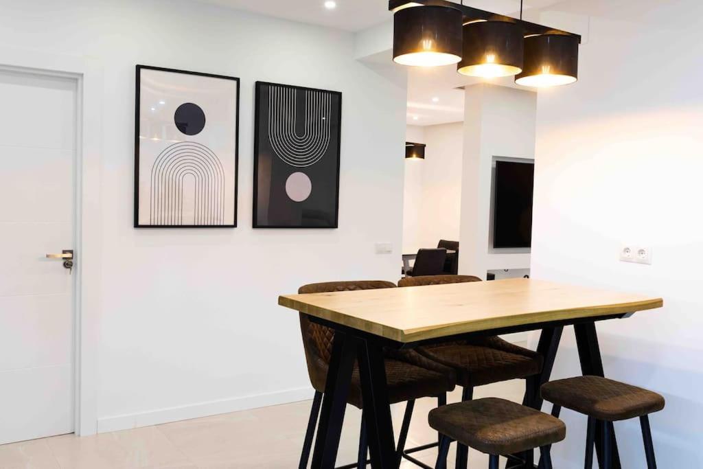 Modern 3-bed In Heart Of