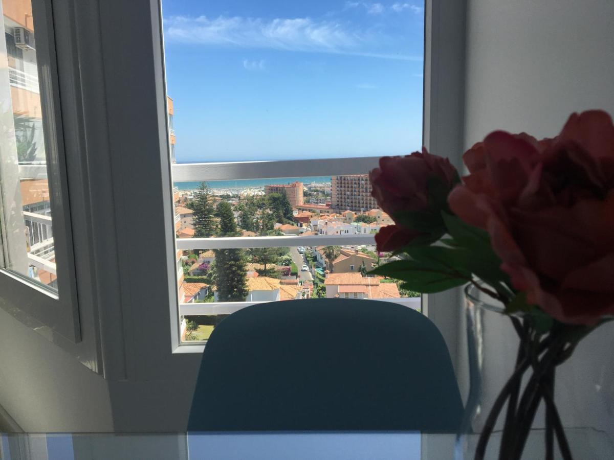 Apartment Bright Apt. With Sea View And Pool