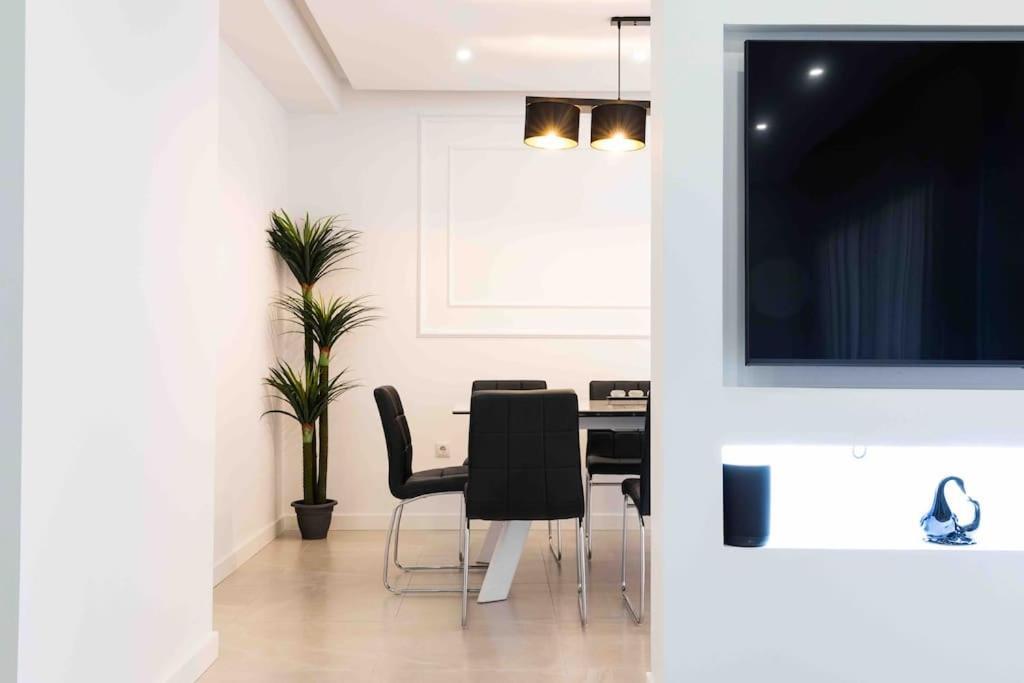 Modern 3-bed In Heart Of Appartement Torremolinos