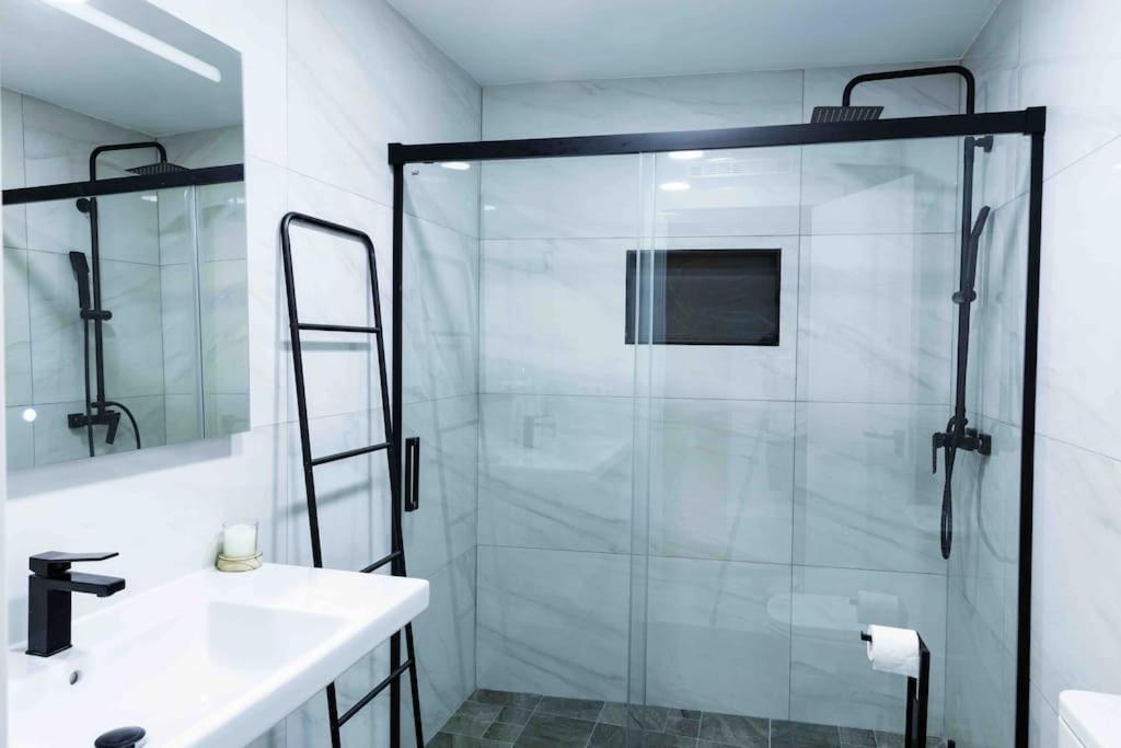 Appartement Modern 3-bed In Heart Of