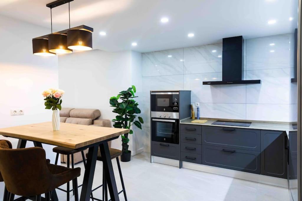 Modern 3-bed In Heart Of Appartement Torremolinos