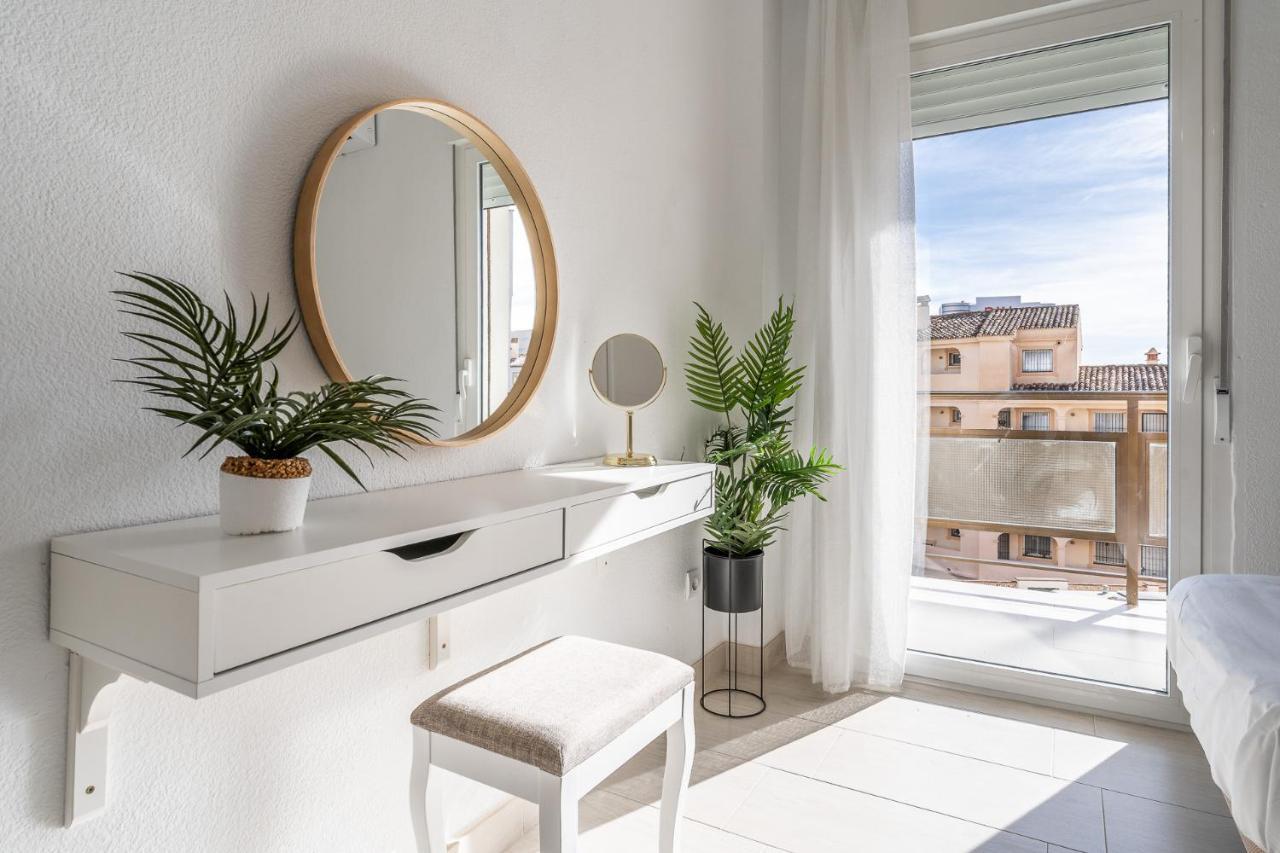 Sea View 2 Bedroom 2 Min Away From The Apartment *