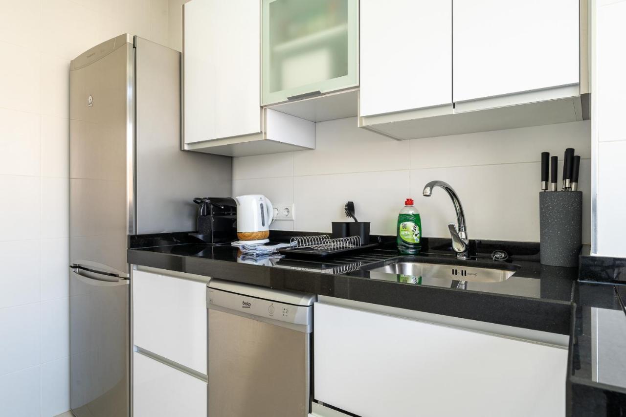 Sea View 2 Bedroom 2 Min Away From The Apartment *