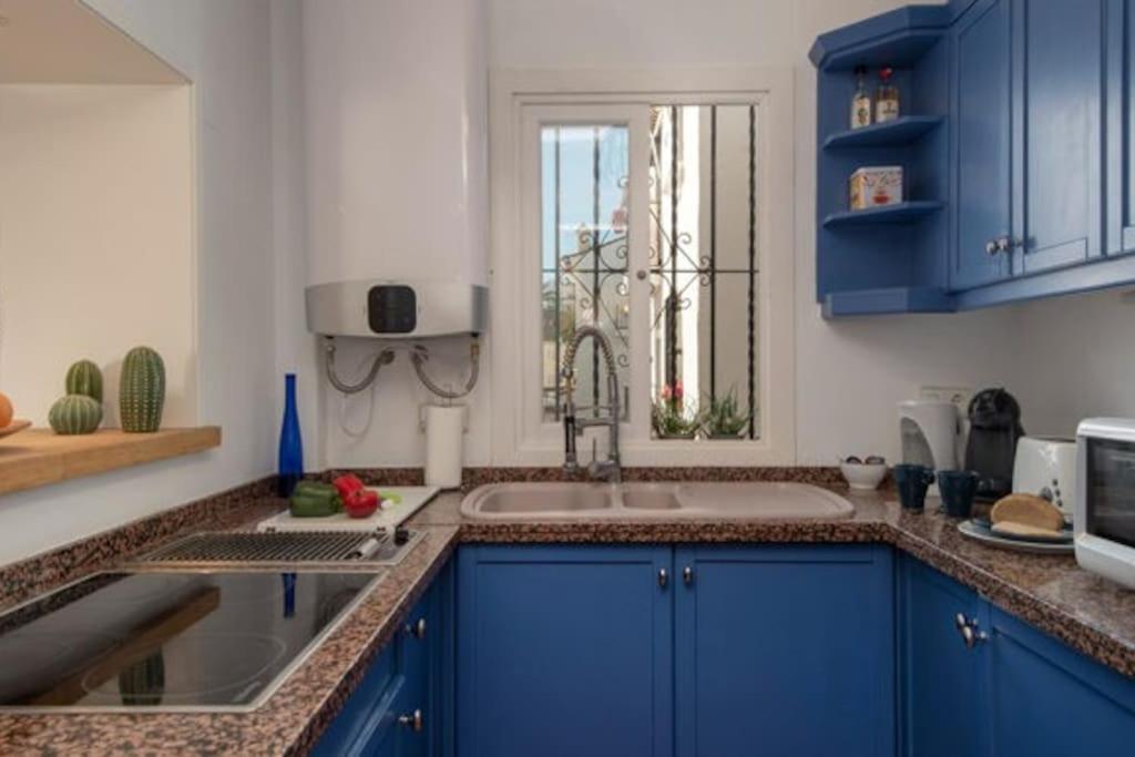 Beautiful Spanish In Apartment *