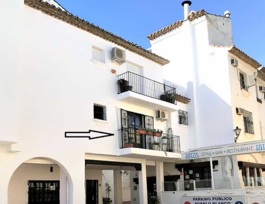 Beautiful Spanish In Apartment *