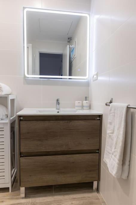 Appartement Enjoy La Carihuela At 4 Min.terrace & Pool.