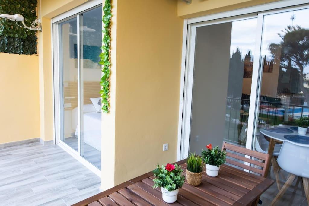 Enjoy La Carihuela At 4 Min.terrace & Pool. Appartement Torremolinos