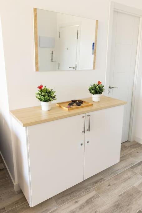 Enjoy La Carihuela At 4 Min.terrace & Pool. Appartement *