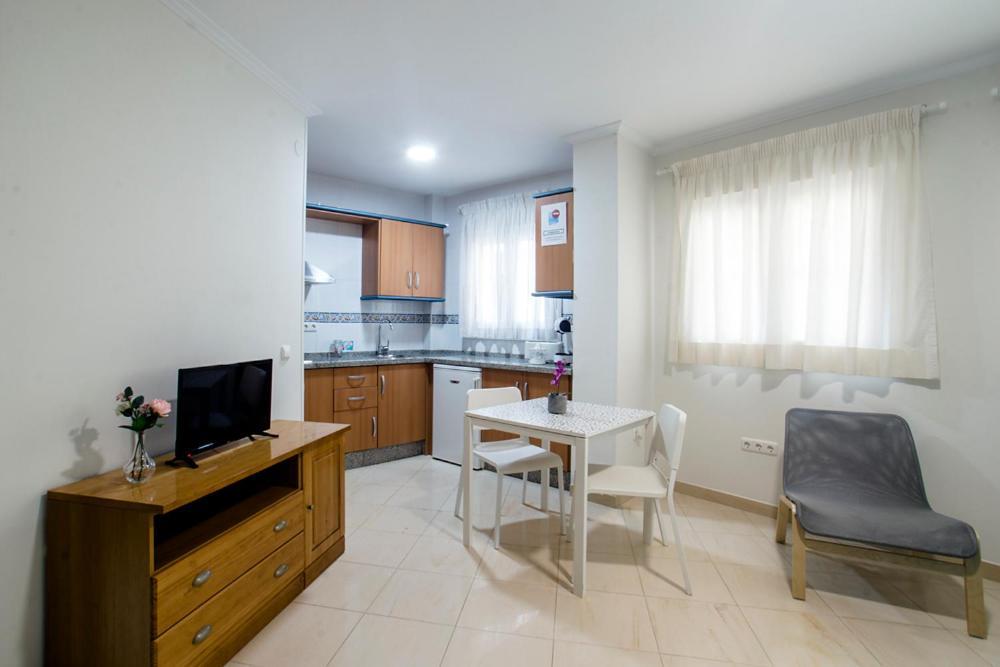 Amat - Only Adult - Playa El Bajondillo Torremolinos