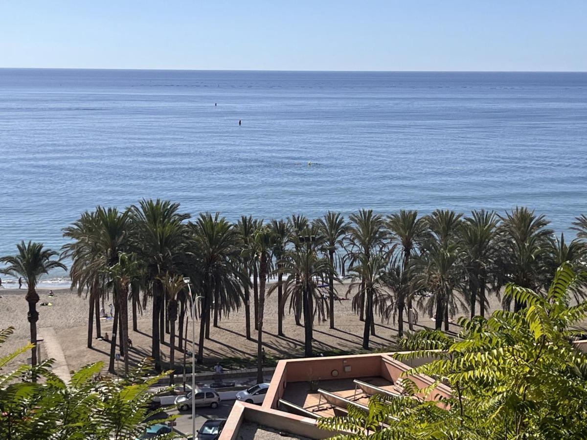 Tar11d: Sea View With Smart Tv In Center *