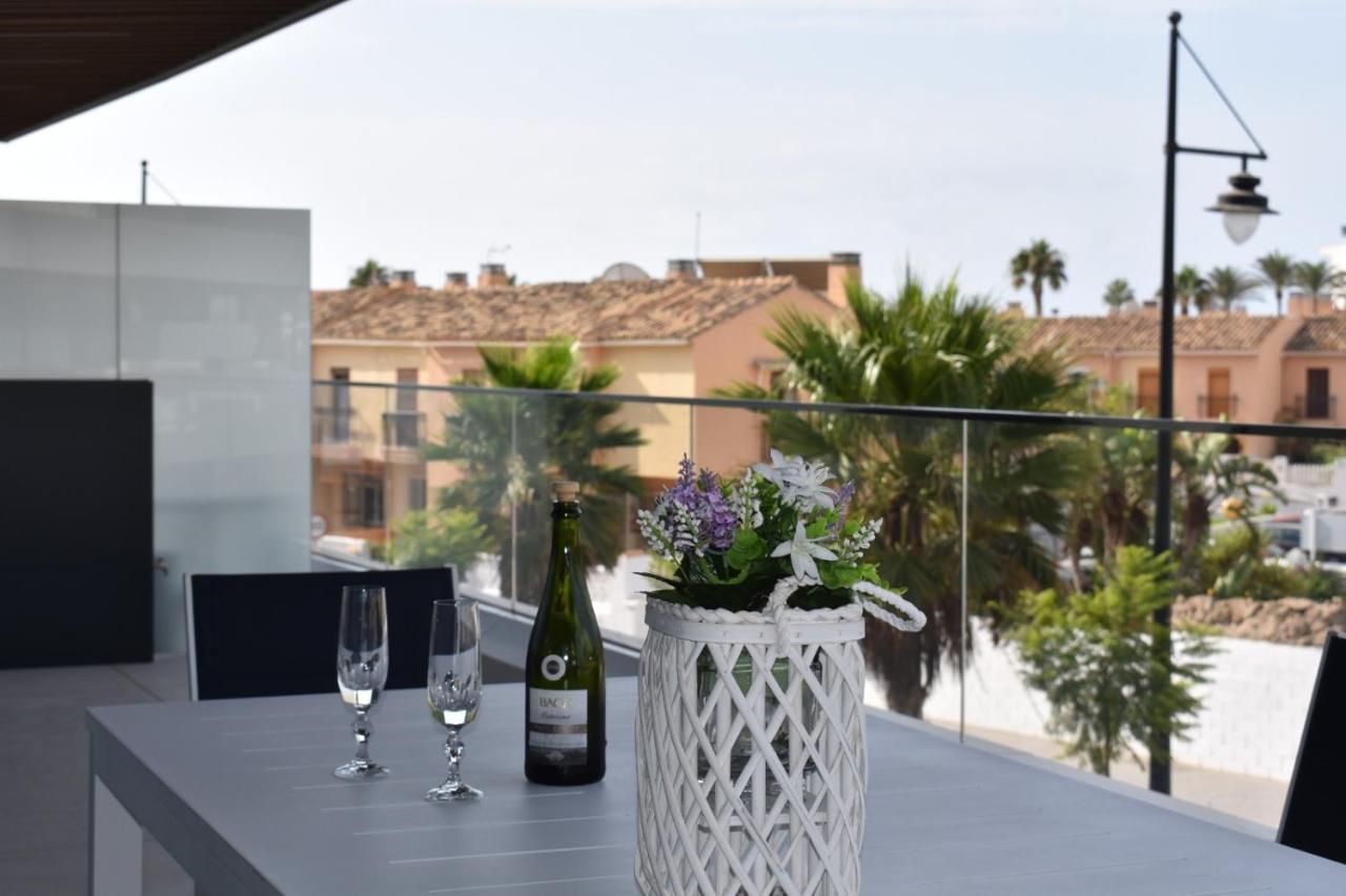 Luxury Complex Beachfront Apartment, Infinity Pool, Sauna, Gym And Large Terrace Apartment