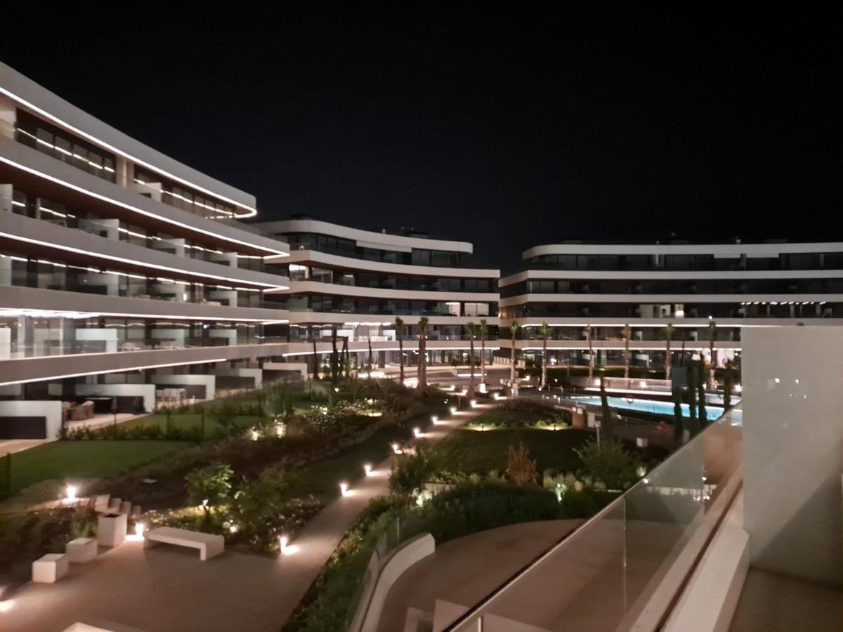 Luxury Complex Beachfront Apartment, Infinity Pool, Sauna, Gym And Large Terrace Apartment