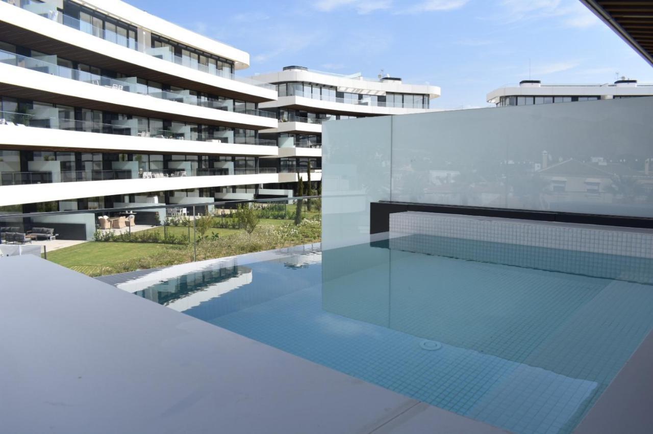 Luxury Complex Beachfront Apartment, Infinity Pool, Sauna, Gym And Large Terrace Apartment