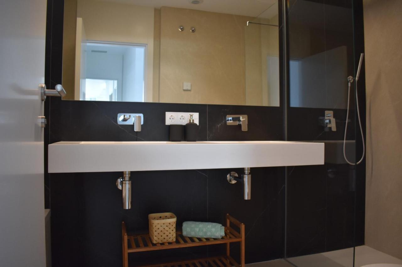 Apartment Luxury Complex Beachfront Apartment, Infinity Pool, Sauna, Gym And Large Terrace *