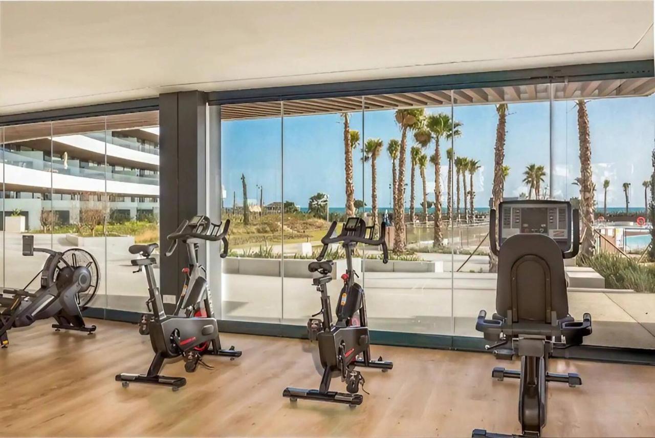 Luxury Complex Beachfront Apartment, Infinity Pool, Sauna, Gym And Large Terrace Apartment