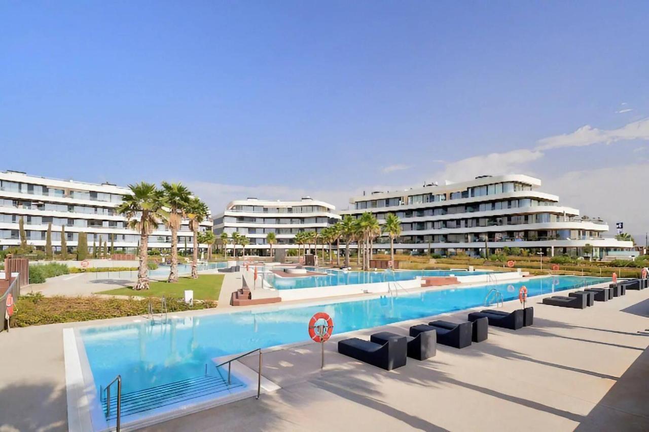 Luxury Complex Beachfront Apartment, Infinity Pool, Sauna, Gym And Large Terrace Apartment