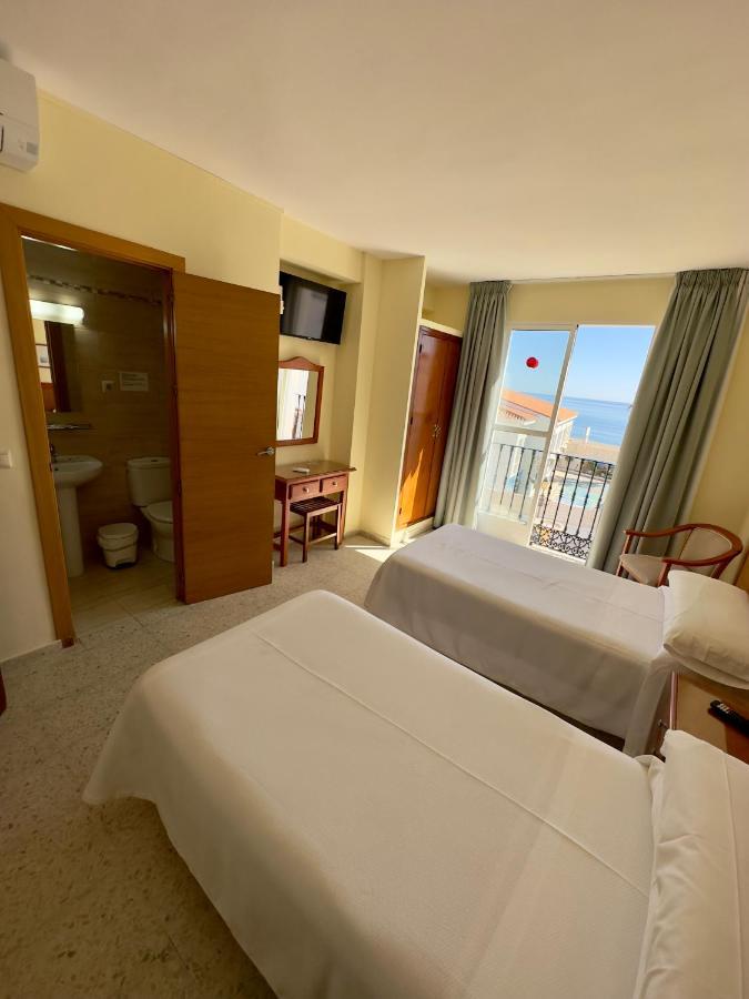 Cabello Hotel *