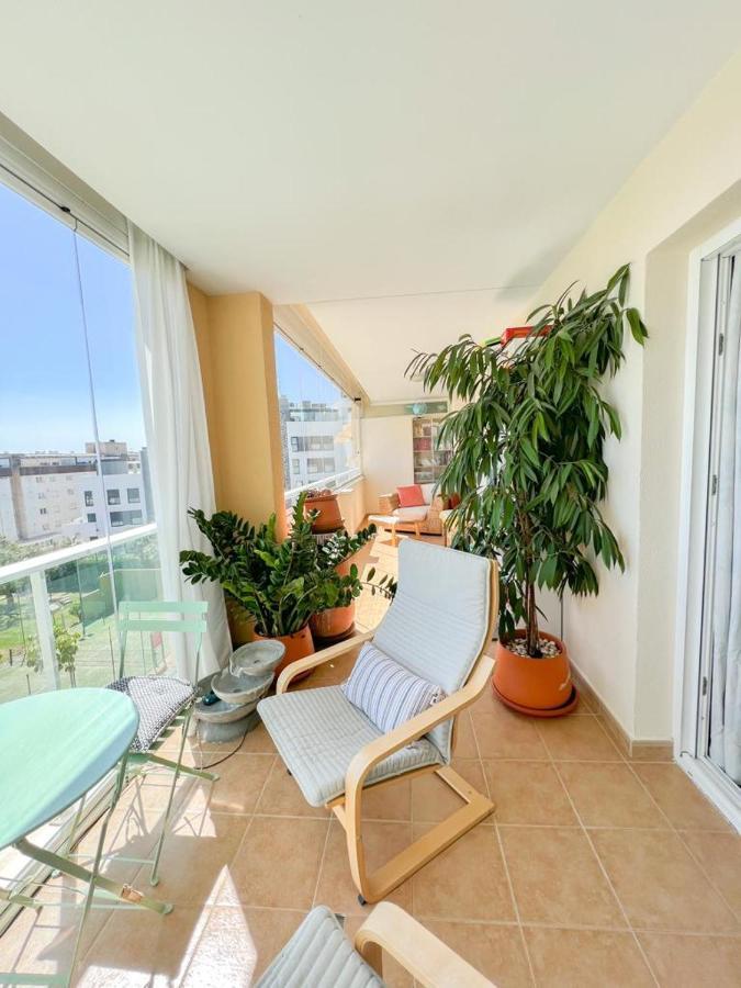 Bright With Terrace, Pool And Apartamento Torremolinos