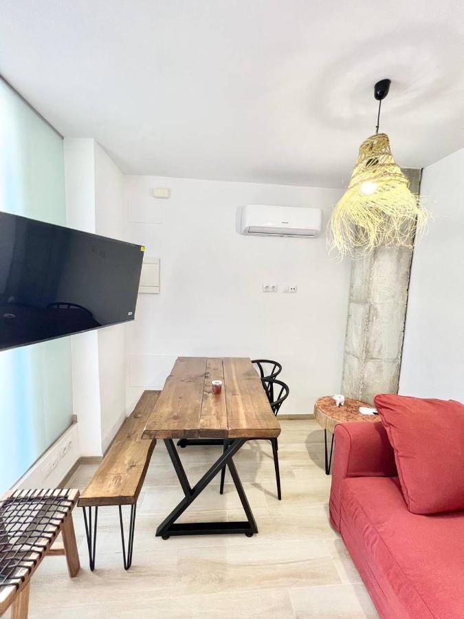 Erisa Ib Carihuela - *