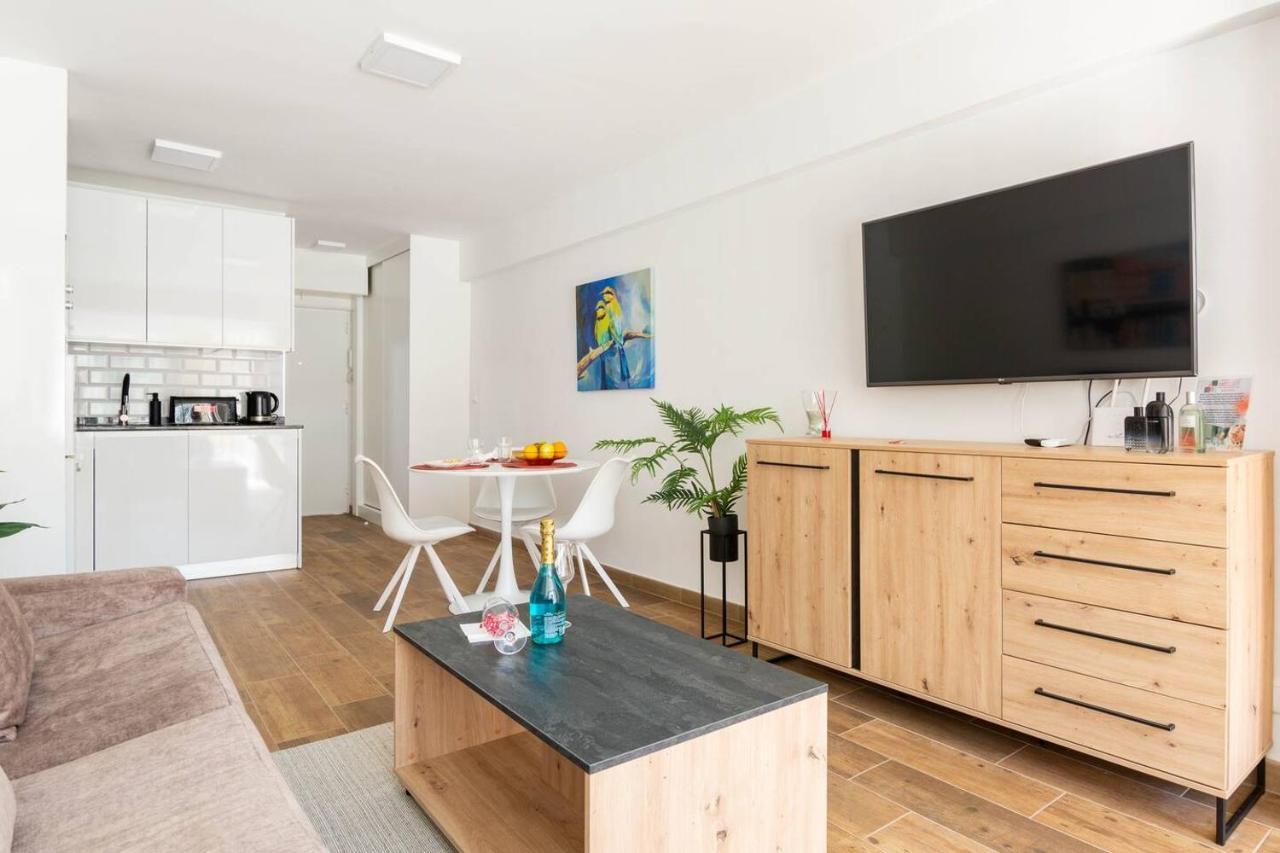 Serenity Chic Center With Free Wifi By Namaste Elite Apartment *