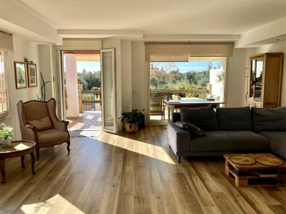 Townhouse, Private Pool Garden And Sea Views Vakantiehuis