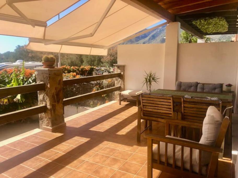 Townhouse, Private Pool Garden And Sea Views *