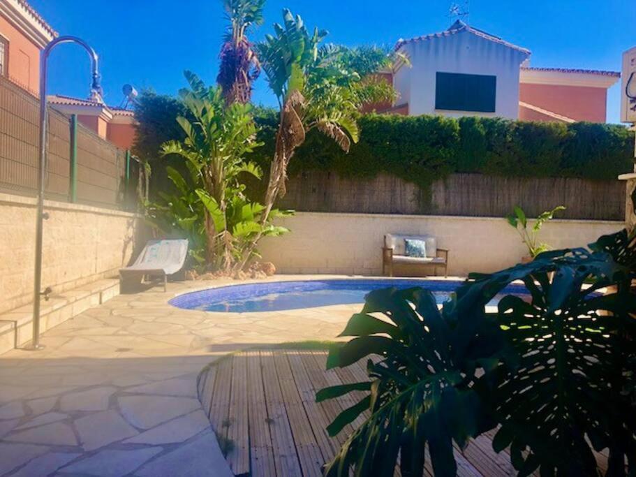 Townhouse, Private Pool Garden And Sea Views *