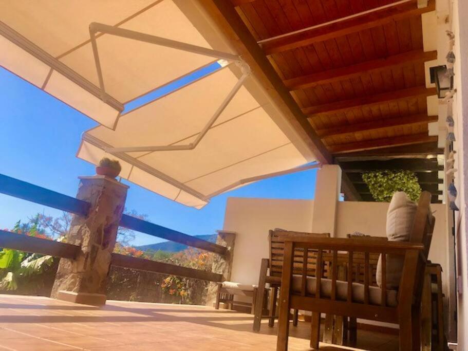 Vakantiehuis Townhouse, Private Pool Garden And Sea Views