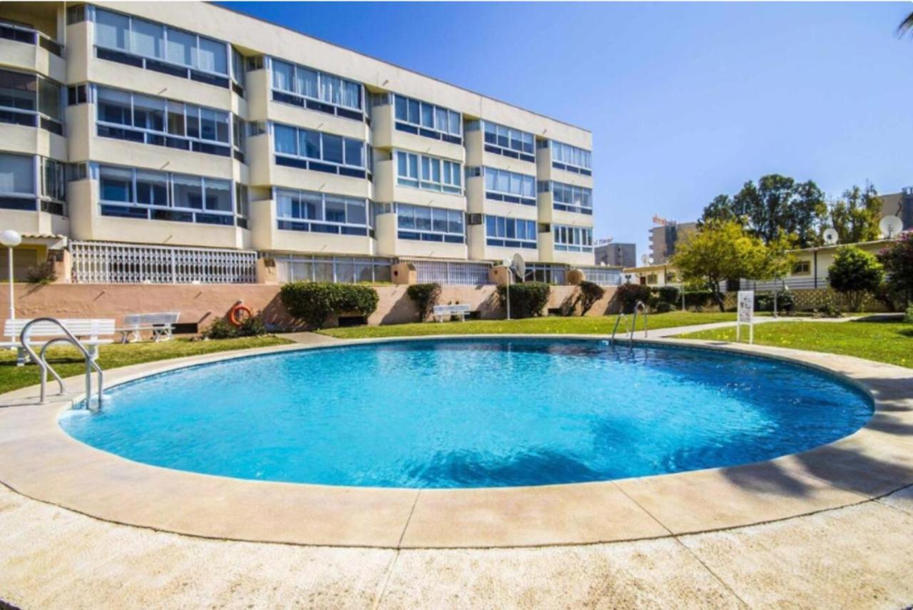 Apartment Seaside Serenity: With Pool And Views Torremolinos